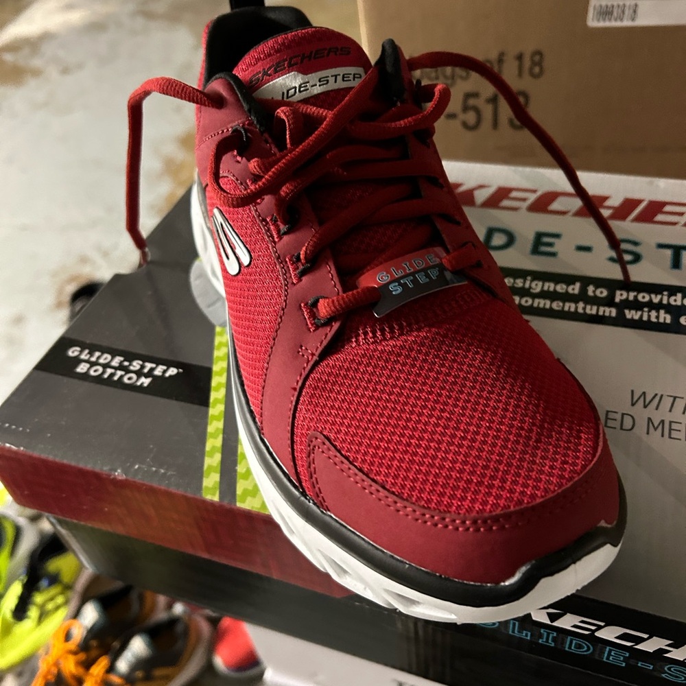 SNEAKERS tennis shoes